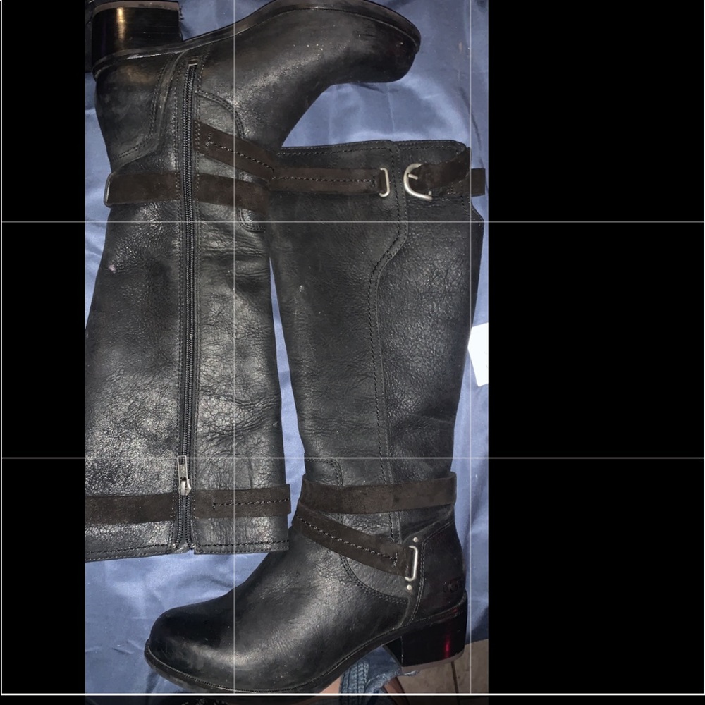 They are high-quality winter wearing boots and comfortable material for your leg